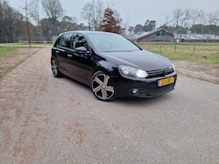 Volkswagen Golf - 1.2 TSI Highline BlueMotion Airco, pdc, apple carplay, metallic
