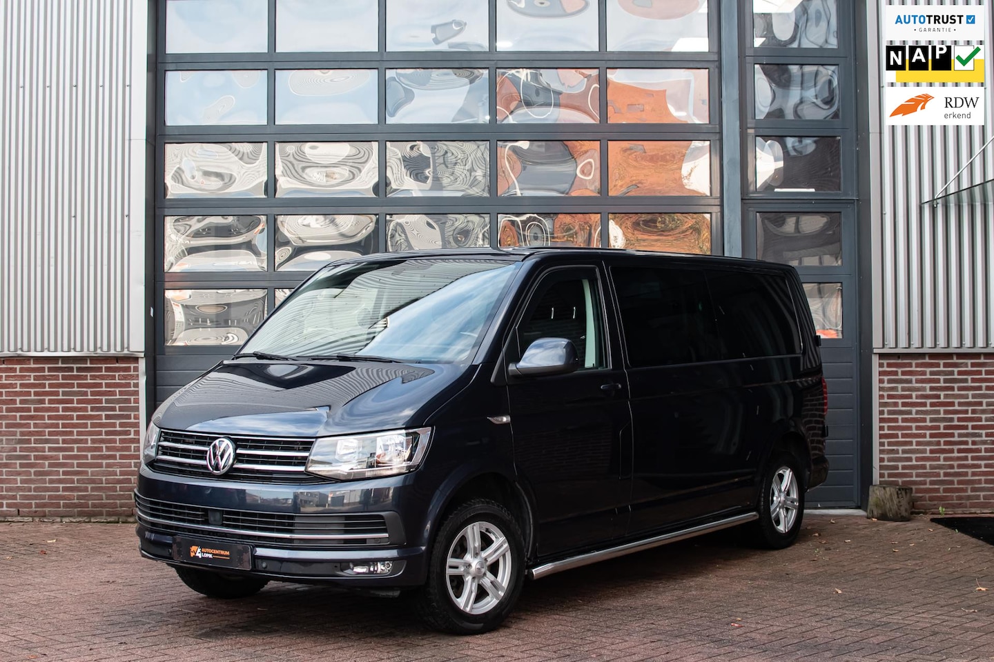 Volkswagen Transporter - 2.0 TDI L2H1 DC Highline *ACC*NAP*Trekhaak - AutoWereld.nl