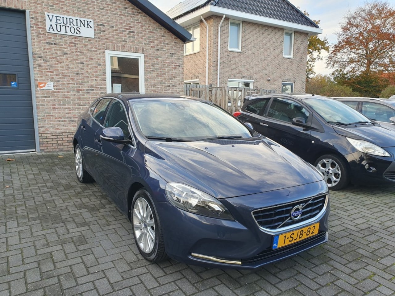 Volvo V40 - 1.6 D2 Momentum Luxe Uit.V. - AutoWereld.nl