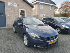 Volvo V40 - 1.6 D2 Momentum Luxe Uit.V