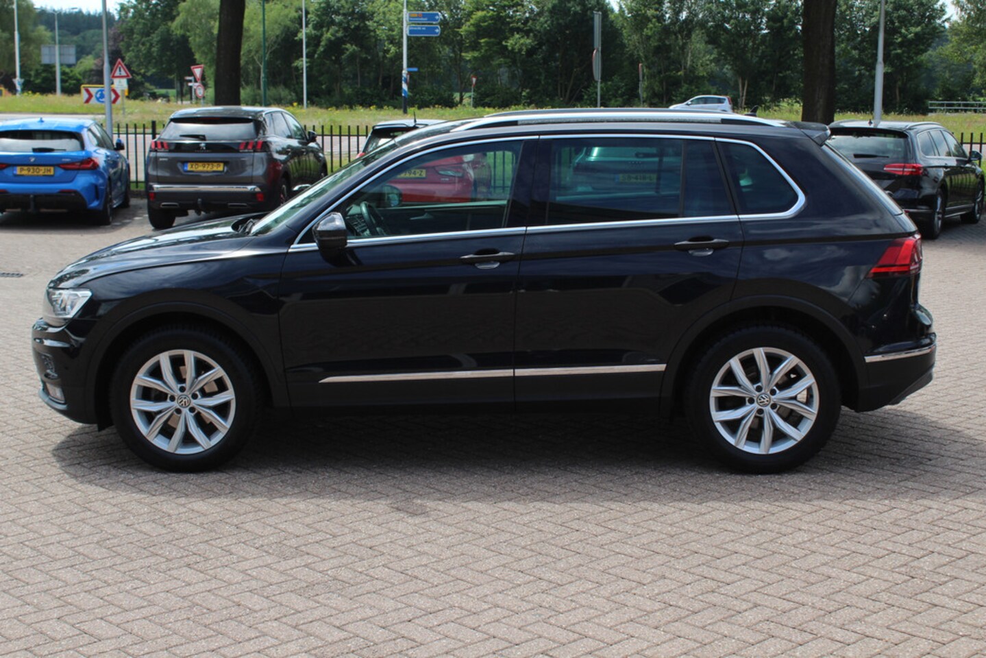 Volkswagen Tiguan - 1.4 TSI 4Motion Highline / Trekhaak / Camera / Virtual Cockpit / 17'' / Navigatie / ACC - AutoWereld.nl