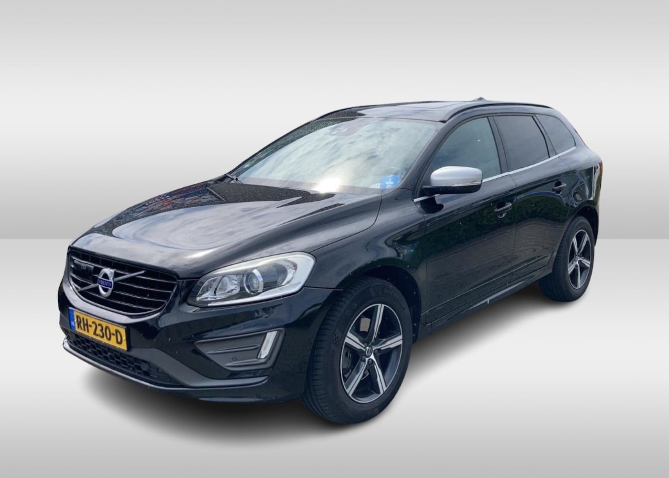 Volvo XC60 - 2.4 D4 Polar+ / Trekhaak / Panoramadak / Camera / Standverwarming / Leder&Alcantara / 18'' - AutoWereld.nl