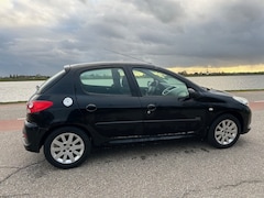 Peugeot 206 - 1.4 5 deurs 2011 112.000 km Nap nwe d-riem + Apk