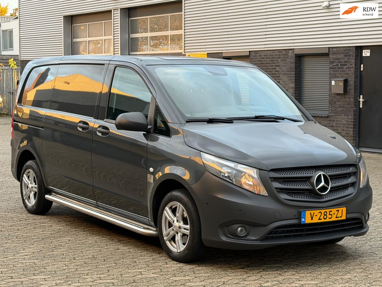 Mercedes-Benz Vito - 114 CDI AIRCO NAVI CRUISE PDC CAMERA TREKHAAK 3zits - AutoWereld.nl