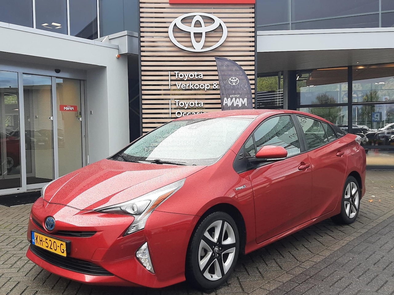Toyota Prius - 1.8 Business Plus NAVI PARK-SENSOREN BLIND-SPOT KEYLESS STOELVERW KEYLESS AD-CRUISE CAMERA - AutoWereld.nl