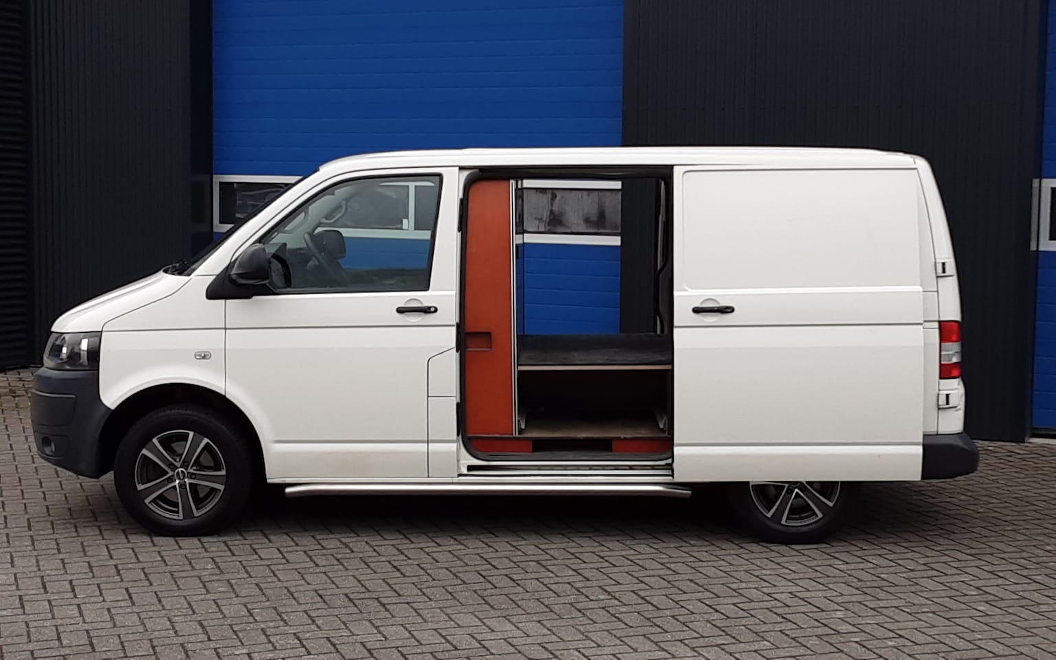 Volkswagen Transporter - 2.0 TDI L1H1 2 SCHUIFDEUREN, AIRCO, CRUISE EN LICHTMETAAL. - AutoWereld.nl