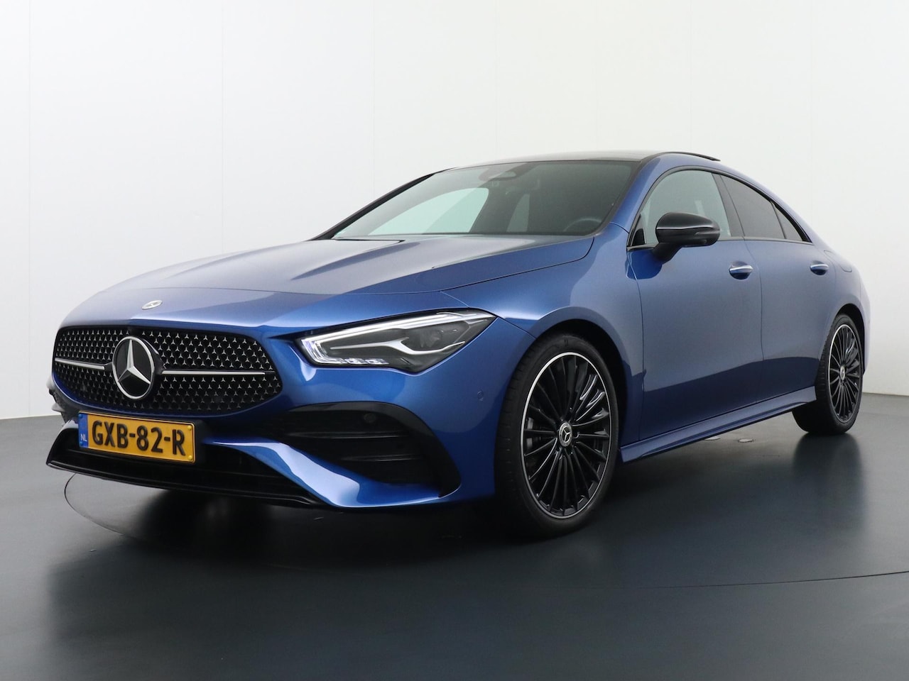Mercedes-Benz CLA-Klasse - 180 AMG Line | Panorama - Schuifdak | Distronic Cruise Control | 360* Camera | Nightpakket - AutoWereld.nl