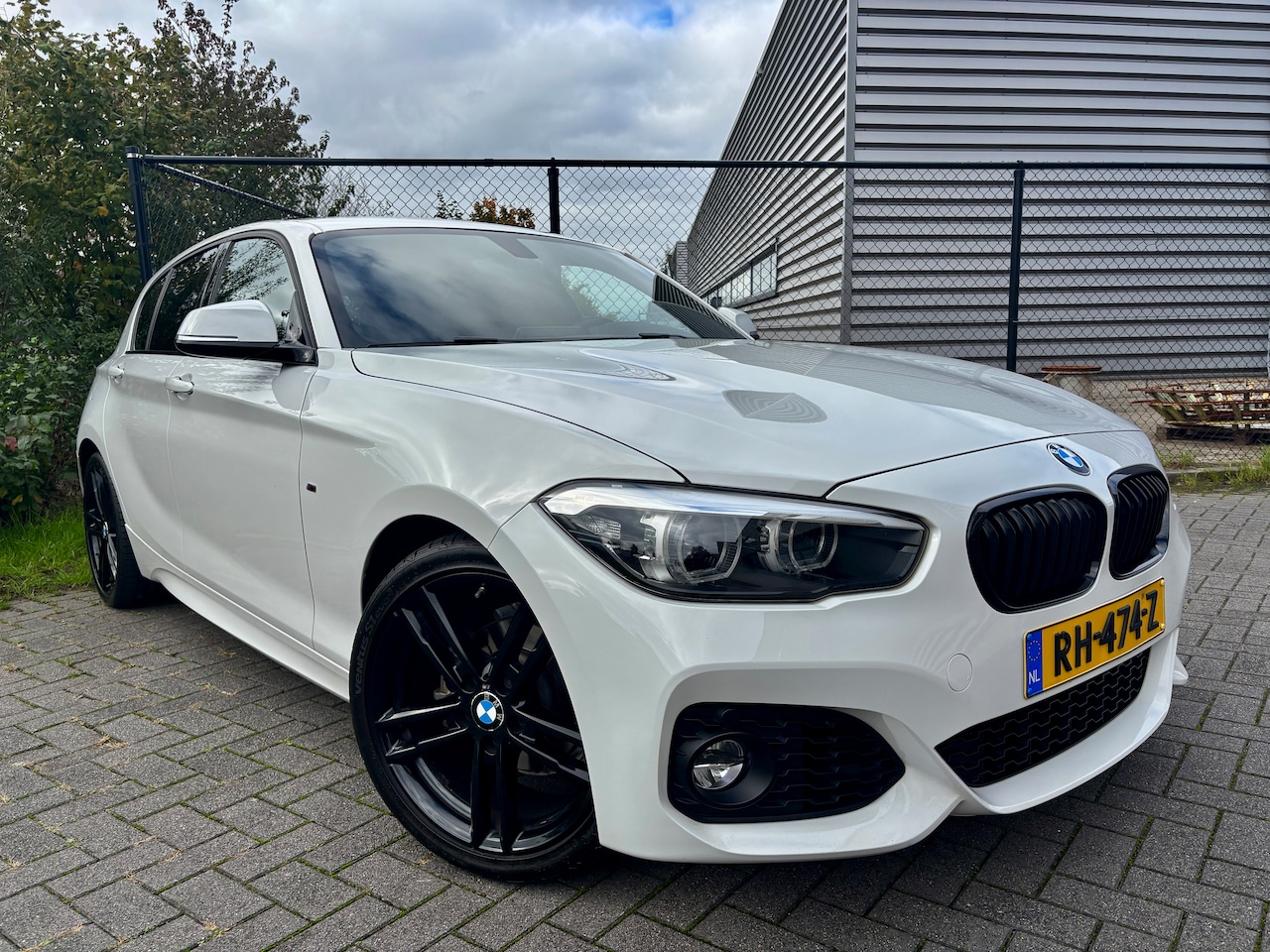 BMW 1-serie - 118i Edition M Sport Executive / Shadow Line/ Black/ Led/ HK - AutoWereld.nl