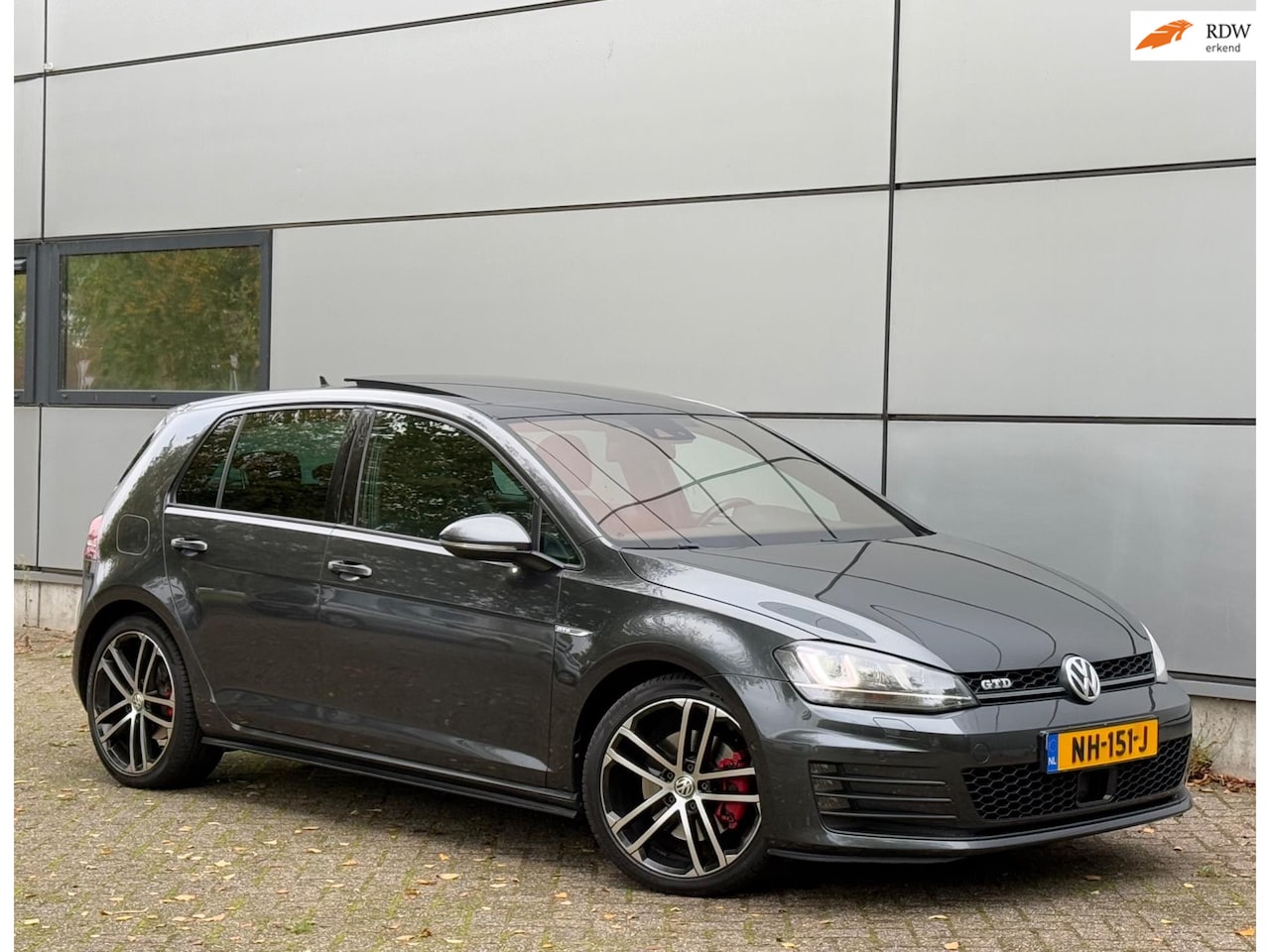 Volkswagen Golf - 2.0 TDI GTD DSG |Pano |Camera |Leder |Xenon |Led |Keyless |Navi |Nap |Boekjes - AutoWereld.nl