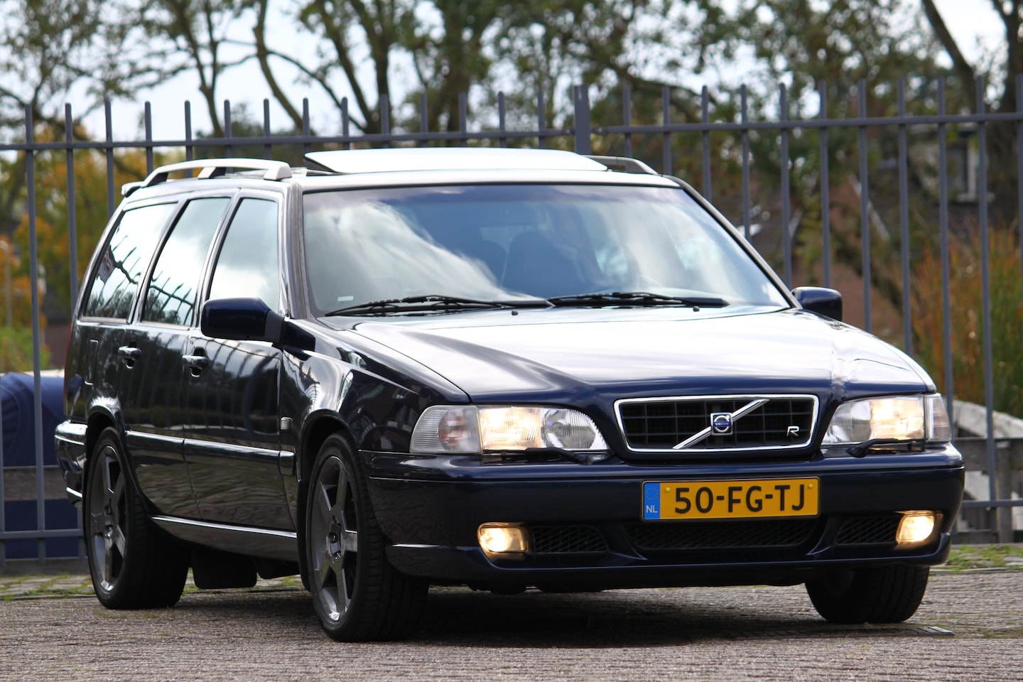 Volvo V70 - 2.4 R AWD 265PK Ortigineel NL Auto. UNIEK! - AutoWereld.nl