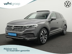 Volkswagen Touareg - 3.0 TSi eHybrid 340 pk Tiptronic 4MOTION Elegance | Panoramadak | Luchtvering | 360 camera