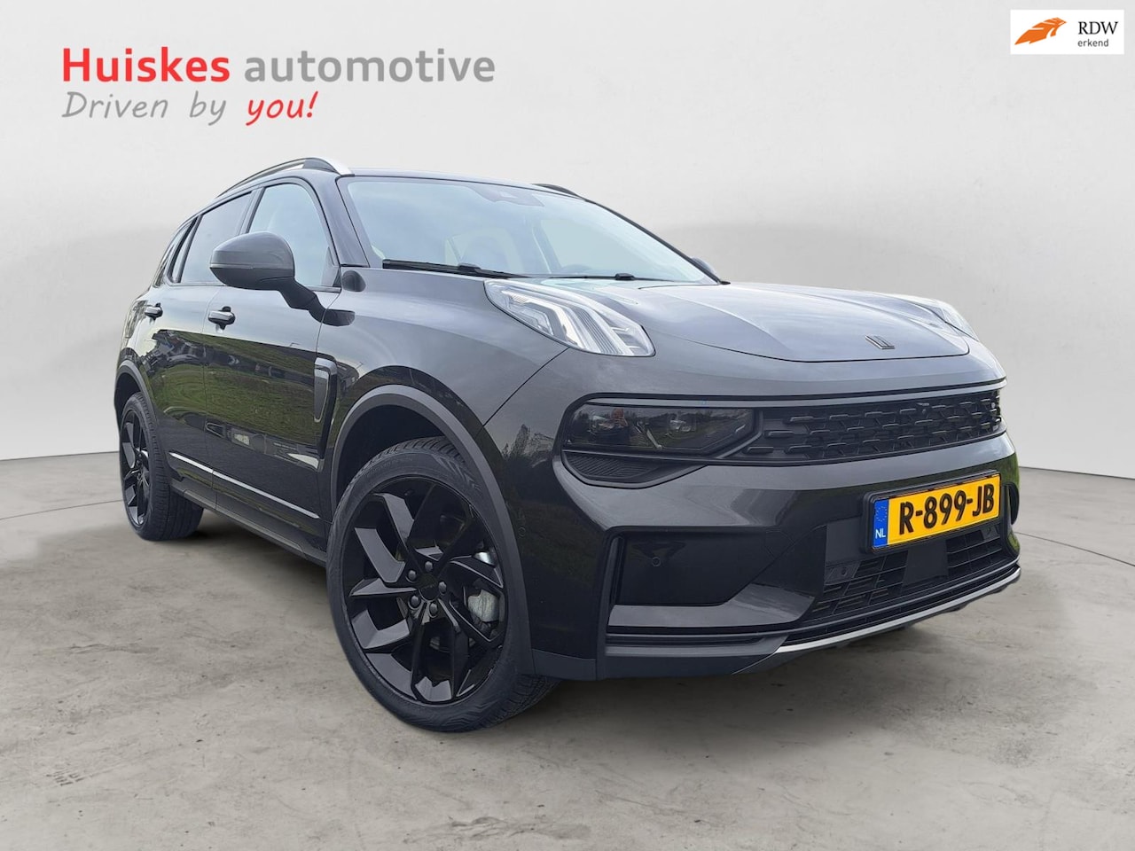 Lynk & Co 01 - 1.5 PHEV Pano/Carplay/Blacked/allseason/360cam - AutoWereld.nl