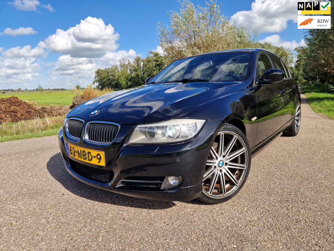 BMW 3-serie - 318d Business Originele NL Auto / Airco / Navi / CC / Leder / PDC / 1 Eigenaar en Perfect - AutoWereld.nl