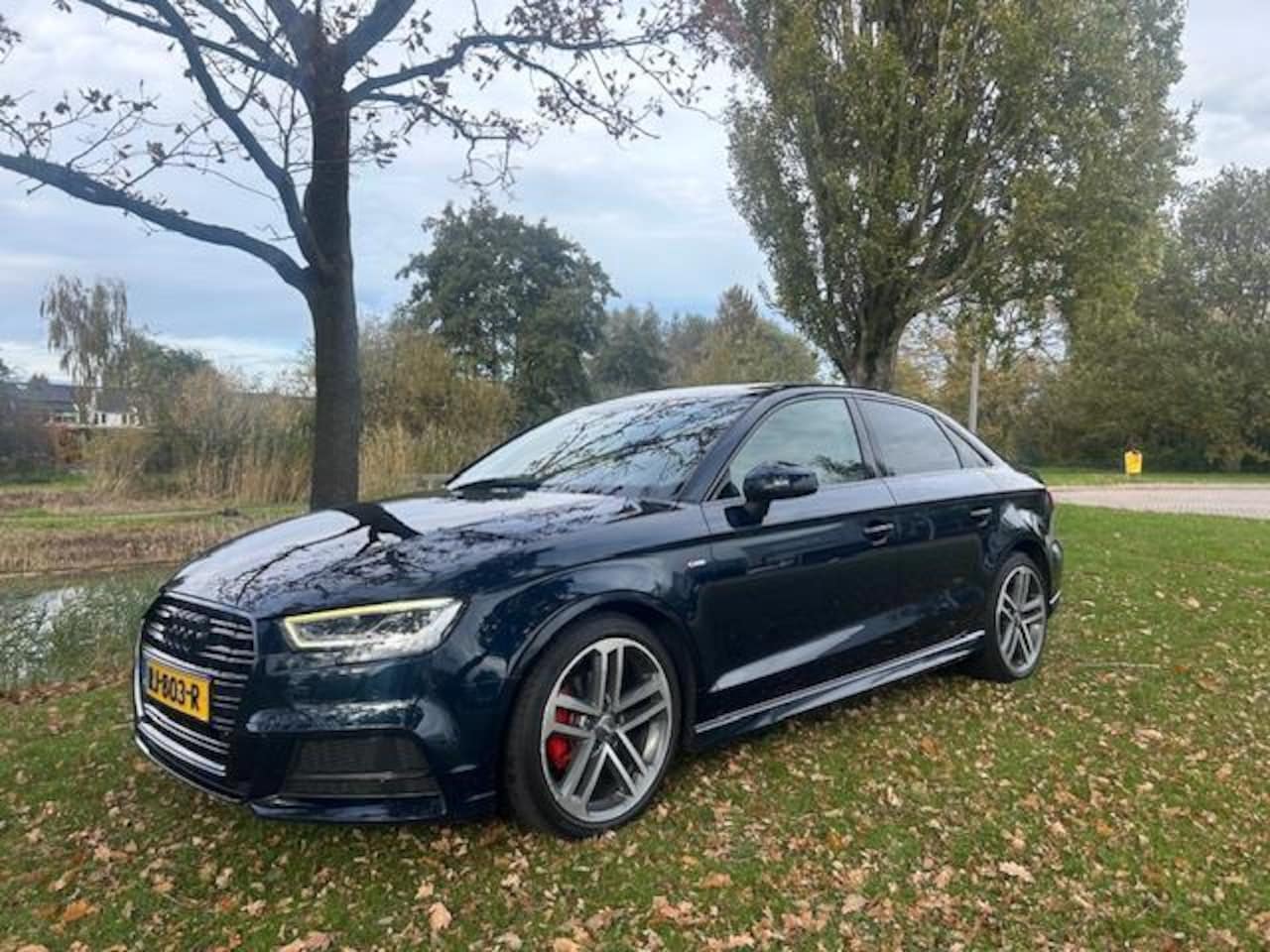 Audi A3 Limousine - 1.0 TFSI Sport S Line Edition Cosmos-blauw - AutoWereld.nl