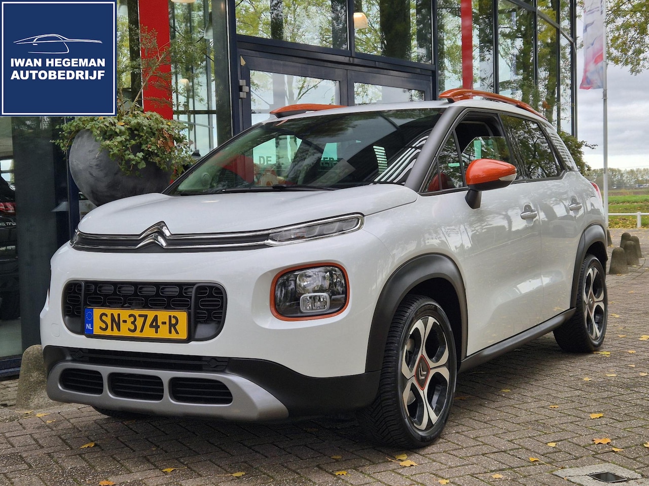 Citroën C3 Aircross - 1.2 PureTech S&S Shine | Trekhaak | PDC + Camera | ECC | LM velgen | - AutoWereld.nl