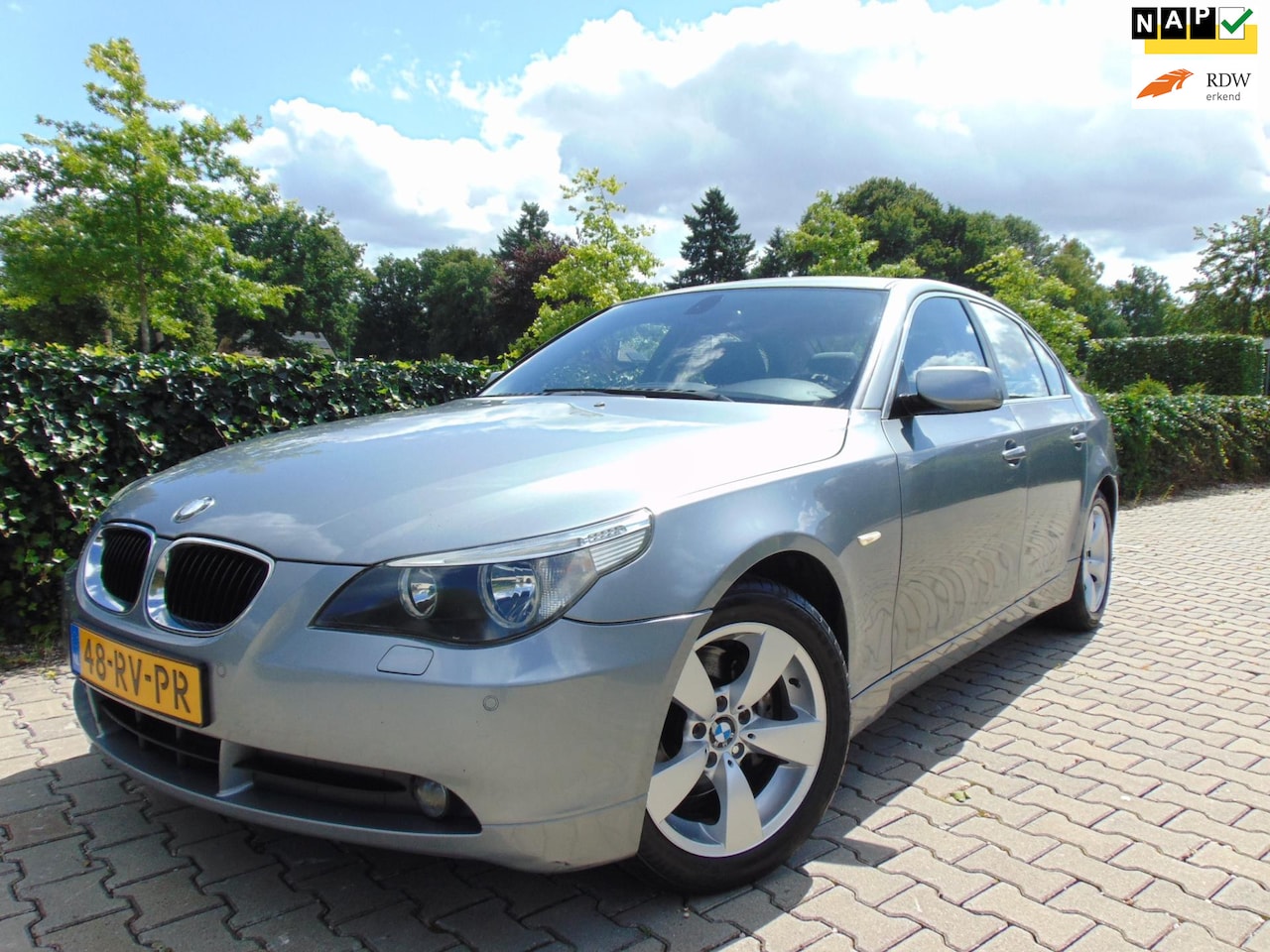 BMW 5-serie - 520i Executive Automaat , Clima / Navi / Elec.Pakket / Isofix / Pdc / 17" Lm Velgen. - AutoWereld.nl