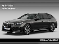 BMW 5-serie Touring - 530e M-Sport | Camera | Stoelverwarming | Glazen panoramadak | Trekhaak |