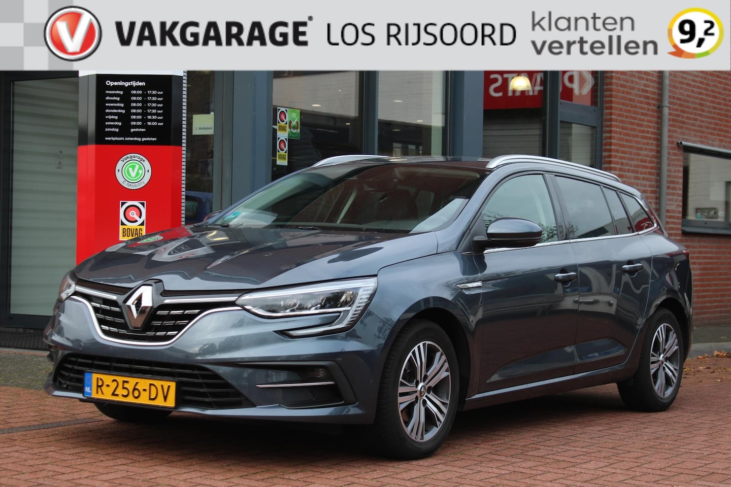 Renault Mégane Estate - 1.3 TCe *Intens* | Trekhaak | Carplay | Cruise & Climate Control | PDC | Navigatie | Priva - AutoWereld.nl