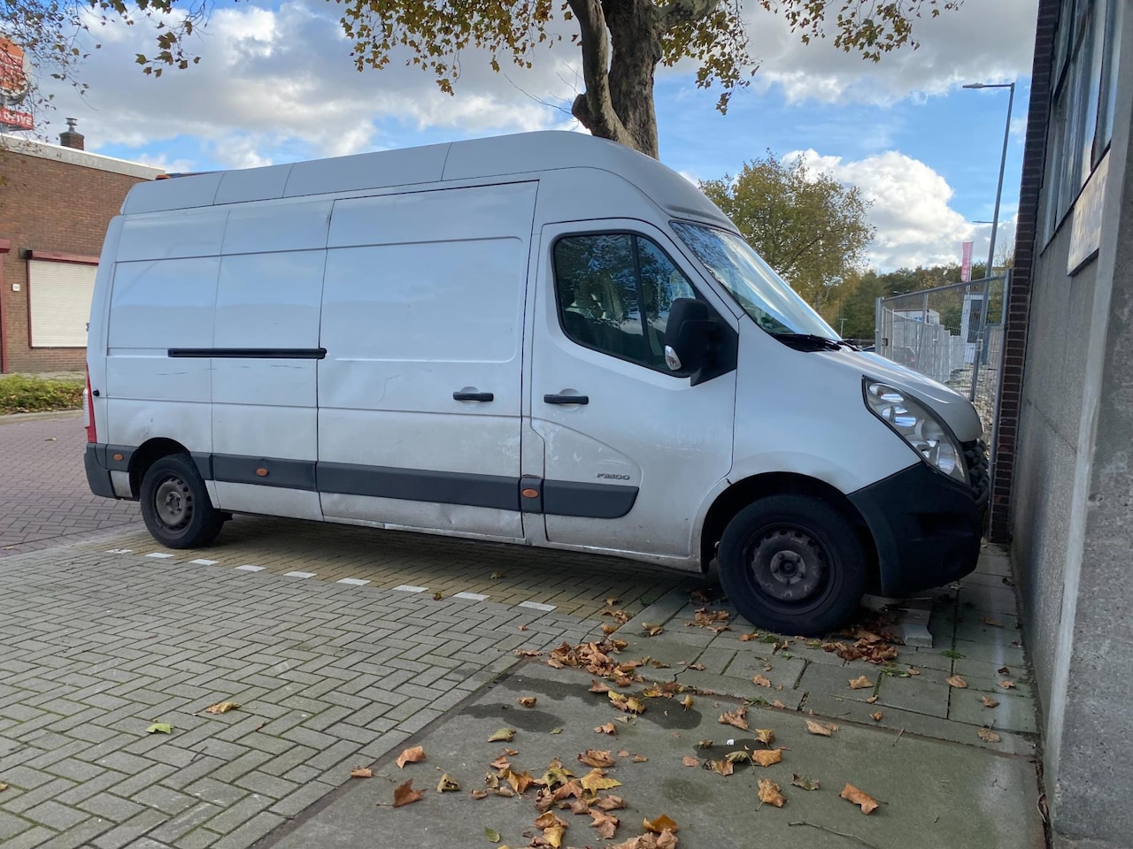 Renault Master - T35 2.3 dCi L3H2 * Airco * 2011 * Euro5 * OLIE KOELER LEKT ! !! - AutoWereld.nl