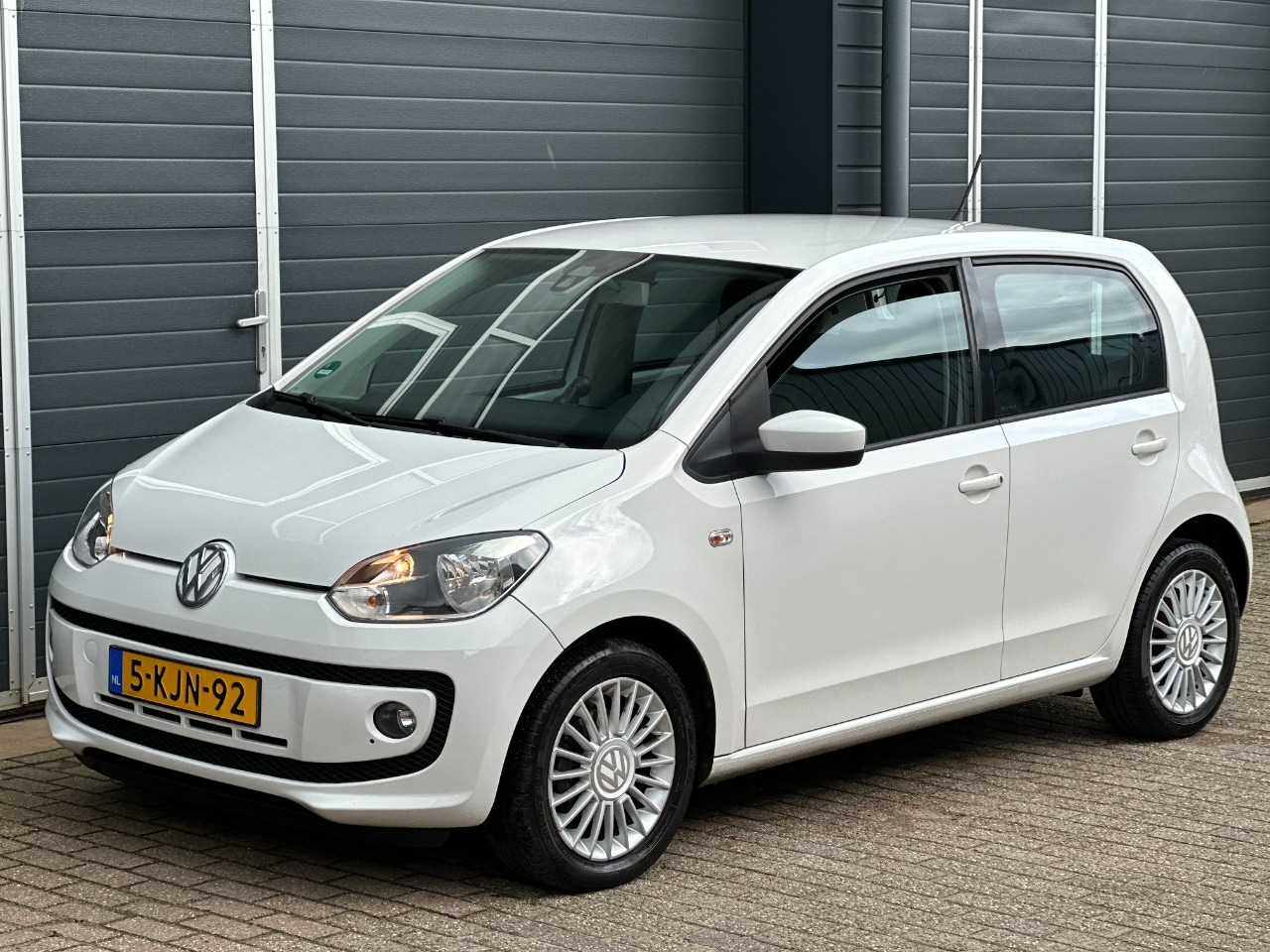 Volkswagen Up! - HIGH 1.0 NAVI CRUISE CONTROL - AutoWereld.nl