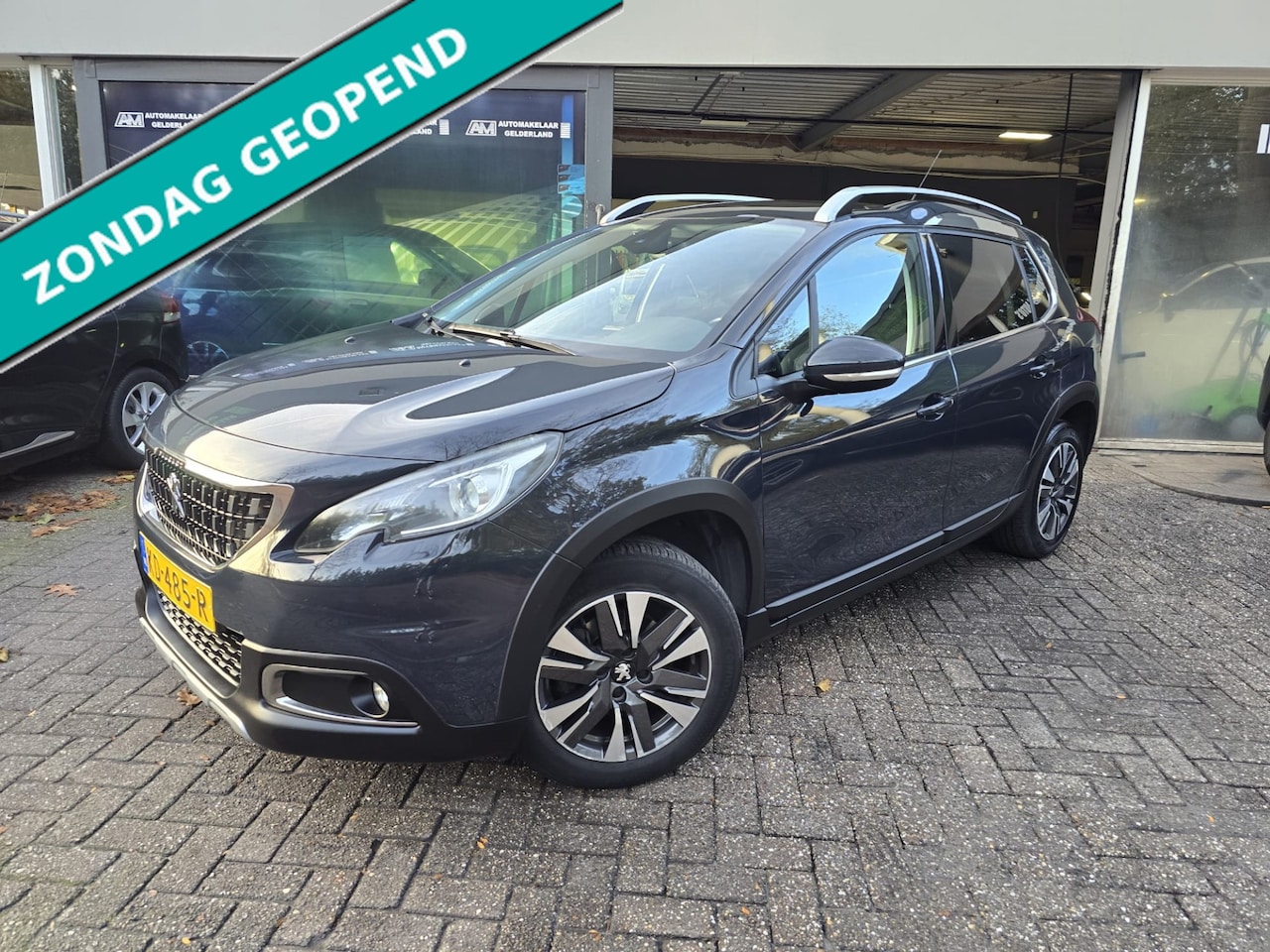 Peugeot 2008 - 1.2 PureTech Blue Lease Executive | 2E EIGENAAR | 12MND GARANTIE | PANO | CRUISE | NAVI - AutoWereld.nl