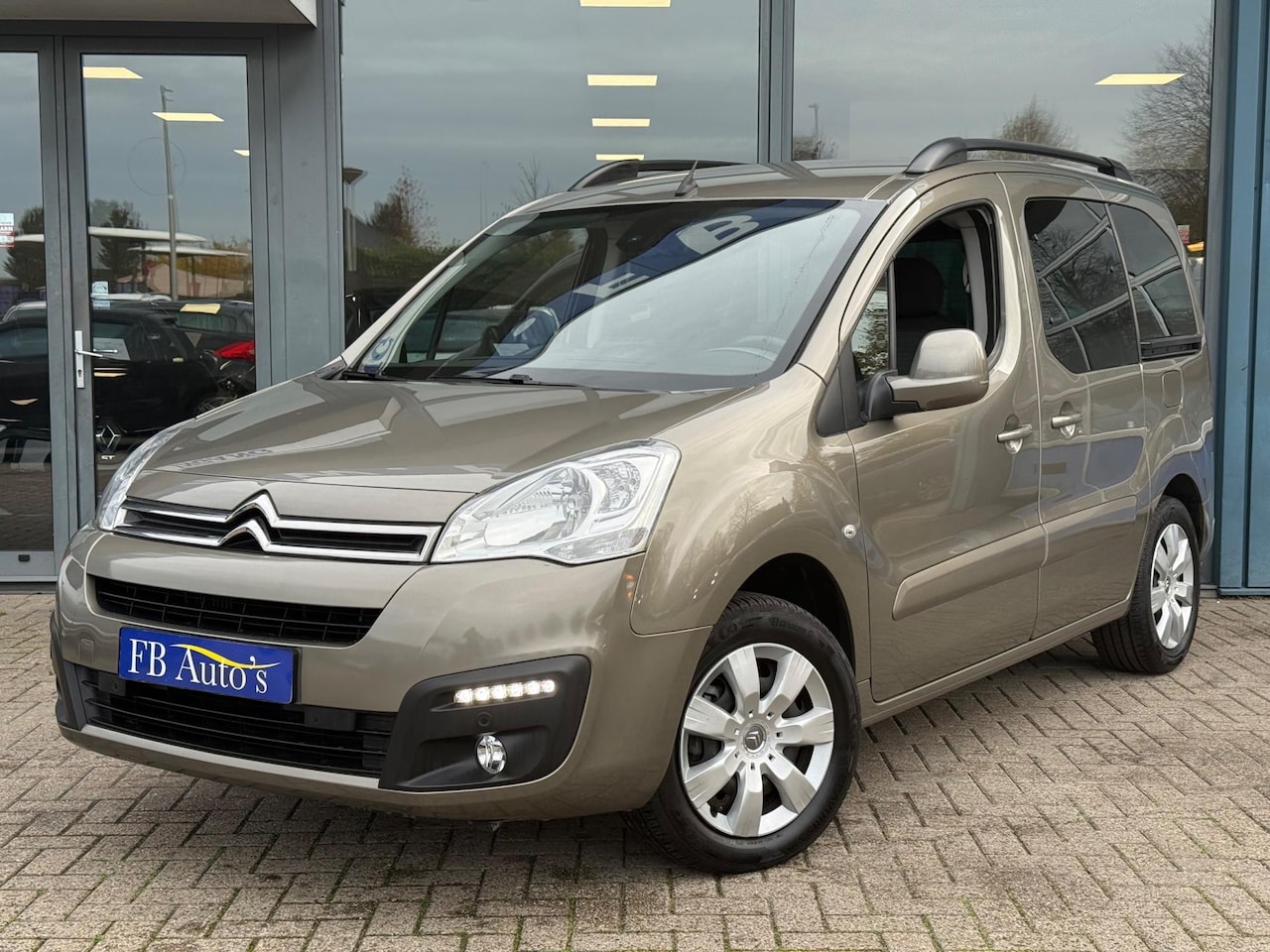 Citroën Berlingo - 1.2 PureTech Shine Airco Navi Camera - AutoWereld.nl