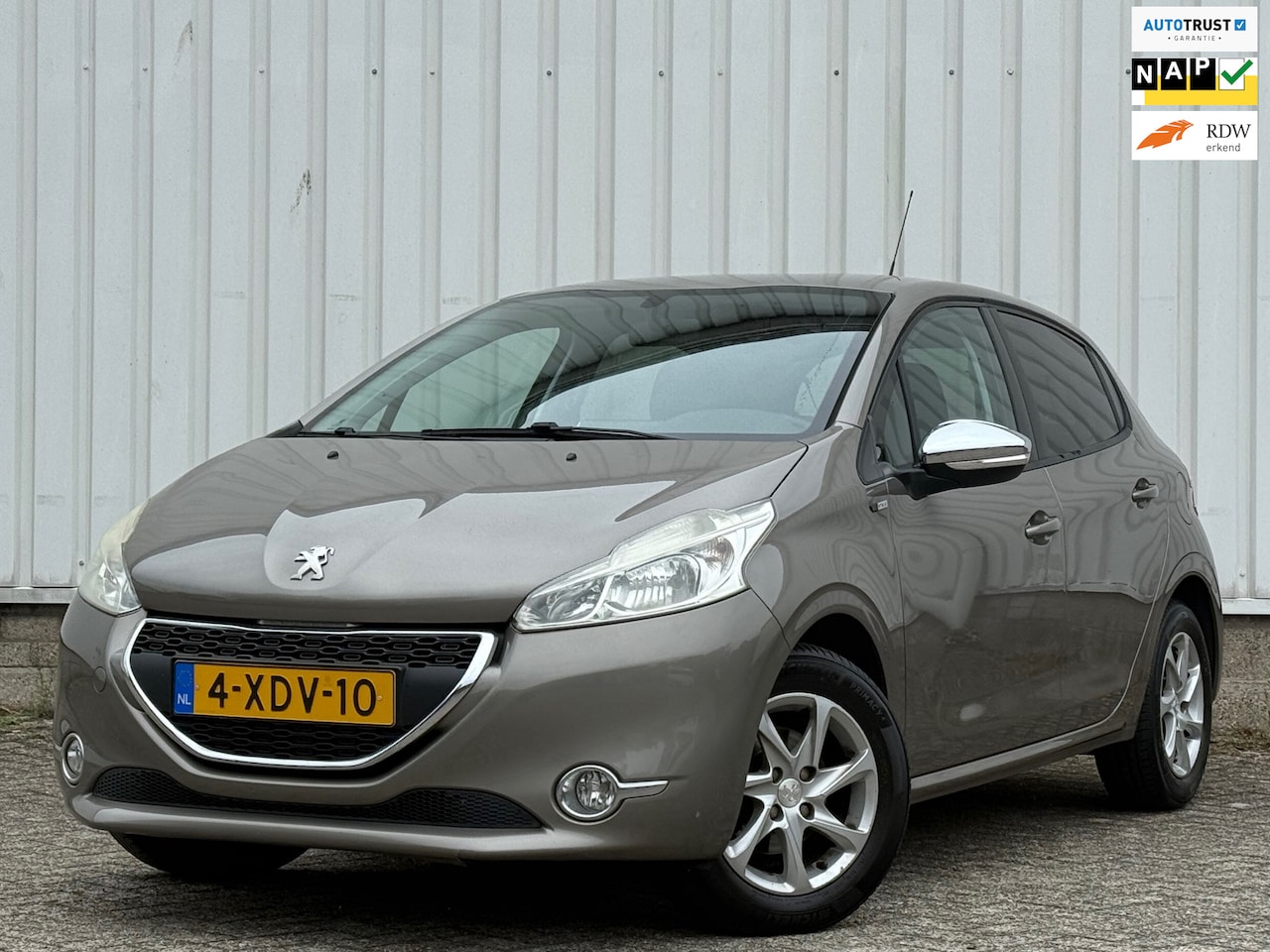 Peugeot 208 - 1.2 VTi Style DistributieRiemVV,Airco,Cruise,ElektrischeRamen,Bleutooth,AUX,DealerOnderhou - AutoWereld.nl