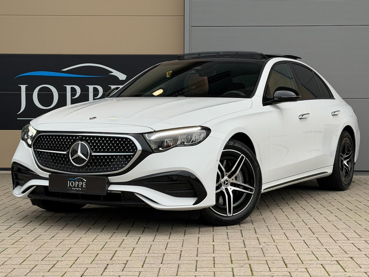 Mercedes-Benz E-klasse - 300 e |AMG Line|Pano|Night|sfeer| - AutoWereld.nl