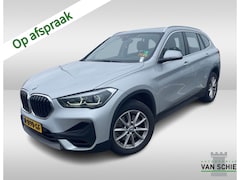 BMW X1 - sDrive20i Business Edition (179PK) 1e-Eig. & -Onderh. Trekhaak. BOVAG-Garantie. NL-Auto