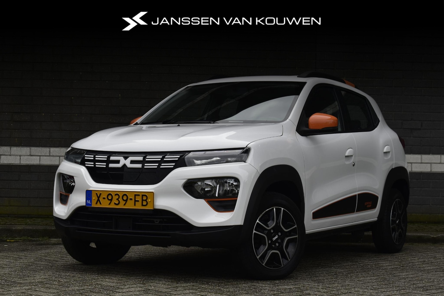 Dacia Spring - Expression 27 kWh Navigatie Parkeersensoren Kunstleder Apple Carplay Camera - AutoWereld.nl