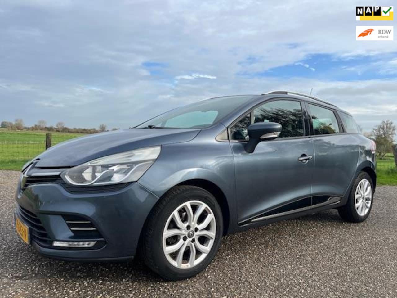 Renault Clio Estate - 0.9 TCe Zen navi airco 103911 km nap bj 2016 zeer mooi. - AutoWereld.nl