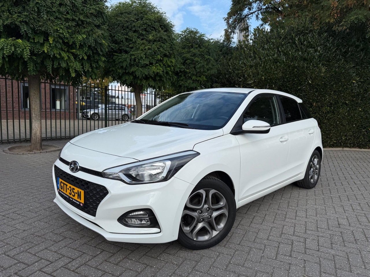 Hyundai i20 - 1.2 (4 cil.), Apple CarPlay, AIRCO, Cruise Control, Navigatie, Achteruitrijcamera, DAB, Bl - AutoWereld.nl