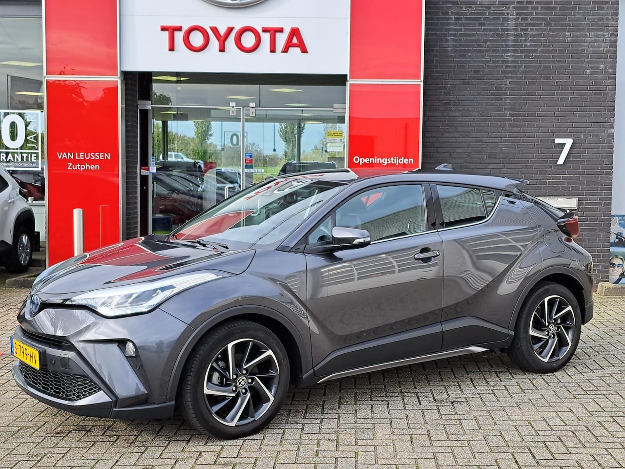 Toyota C-HR - 2.0 HYBRID 184PK DYNAMIC NAVI KEYLESS CAMERA PARK-SENSOREN APPLE/ANDROID 18"LM-VELGEN NL-A - AutoWereld.nl