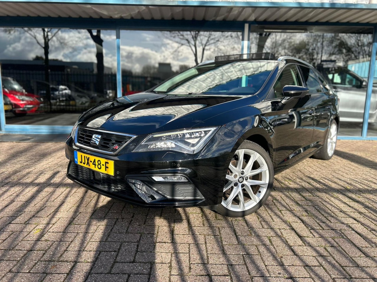SEAT Leon ST - 1.4 EcoTSI FR|Pano|Alcantara|LED|DAB+|Trekhaak - AutoWereld.nl