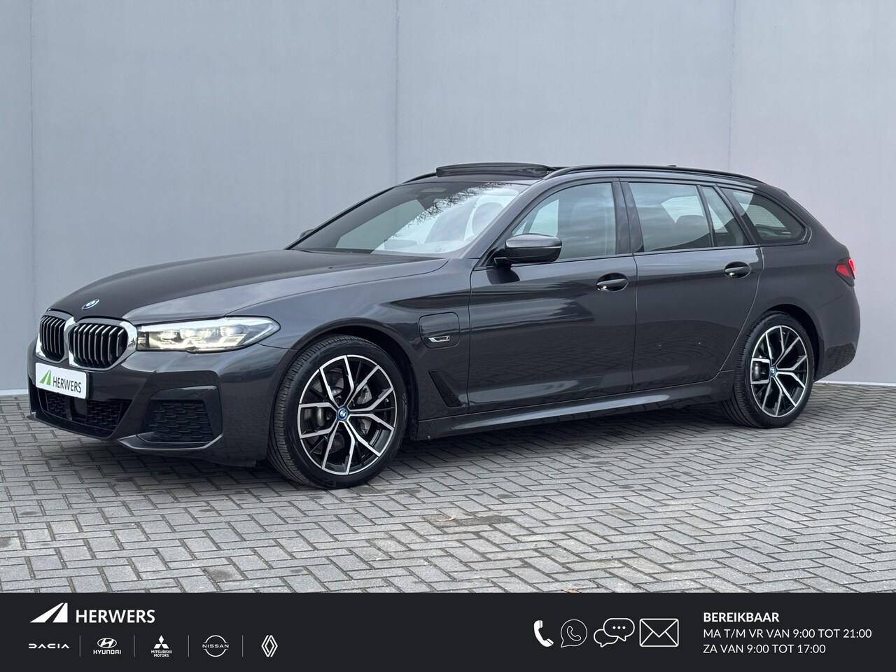 BMW 5-serie Touring - 530e M Sport Automaat / Accu SOH 100% / Elektrisch wegklapbare trekhaak / Trekgewicht 1700 - AutoWereld.nl