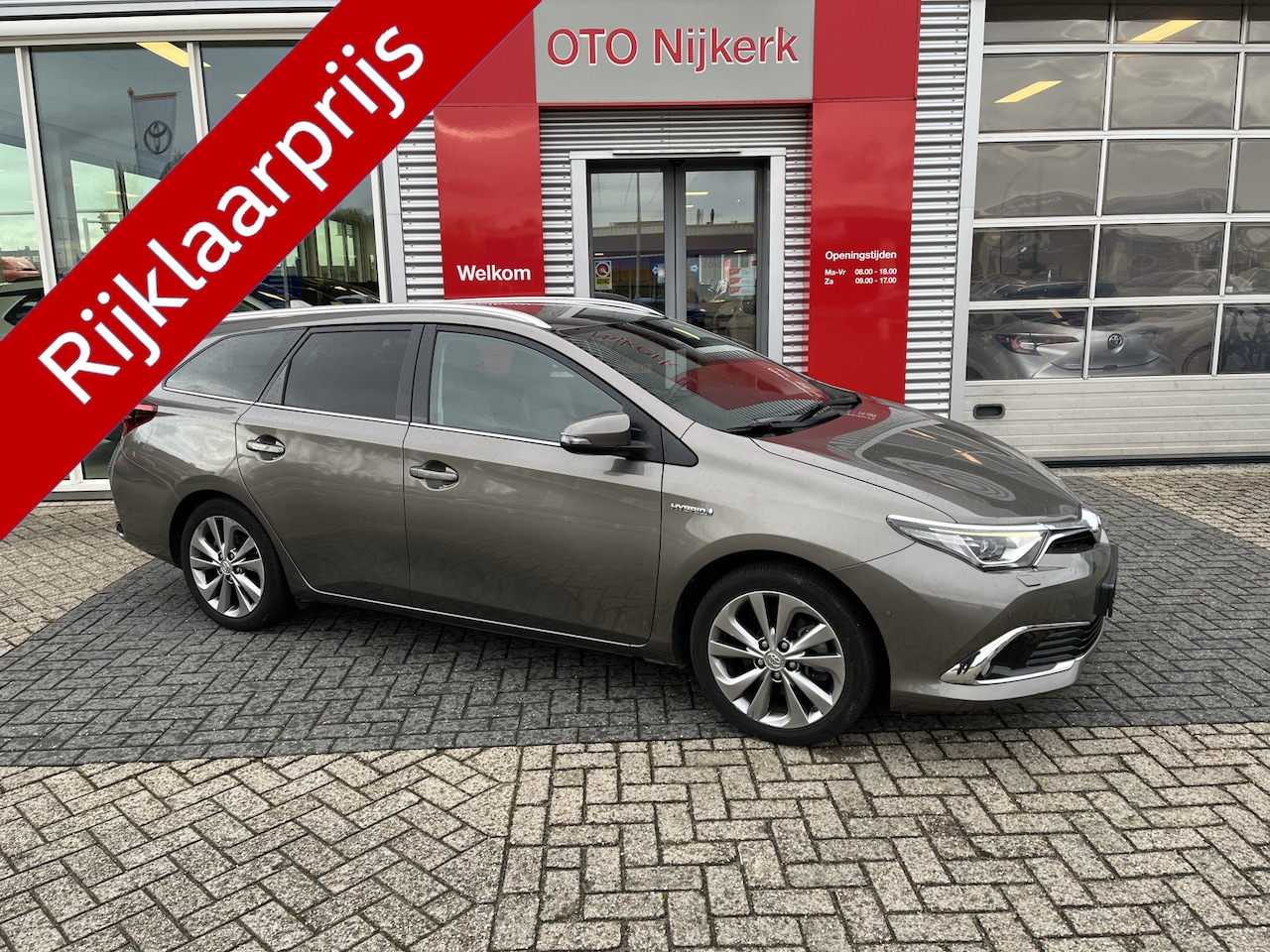 Toyota Auris - 1.8 Hybrid Executive *Met trekhaak!* - AutoWereld.nl