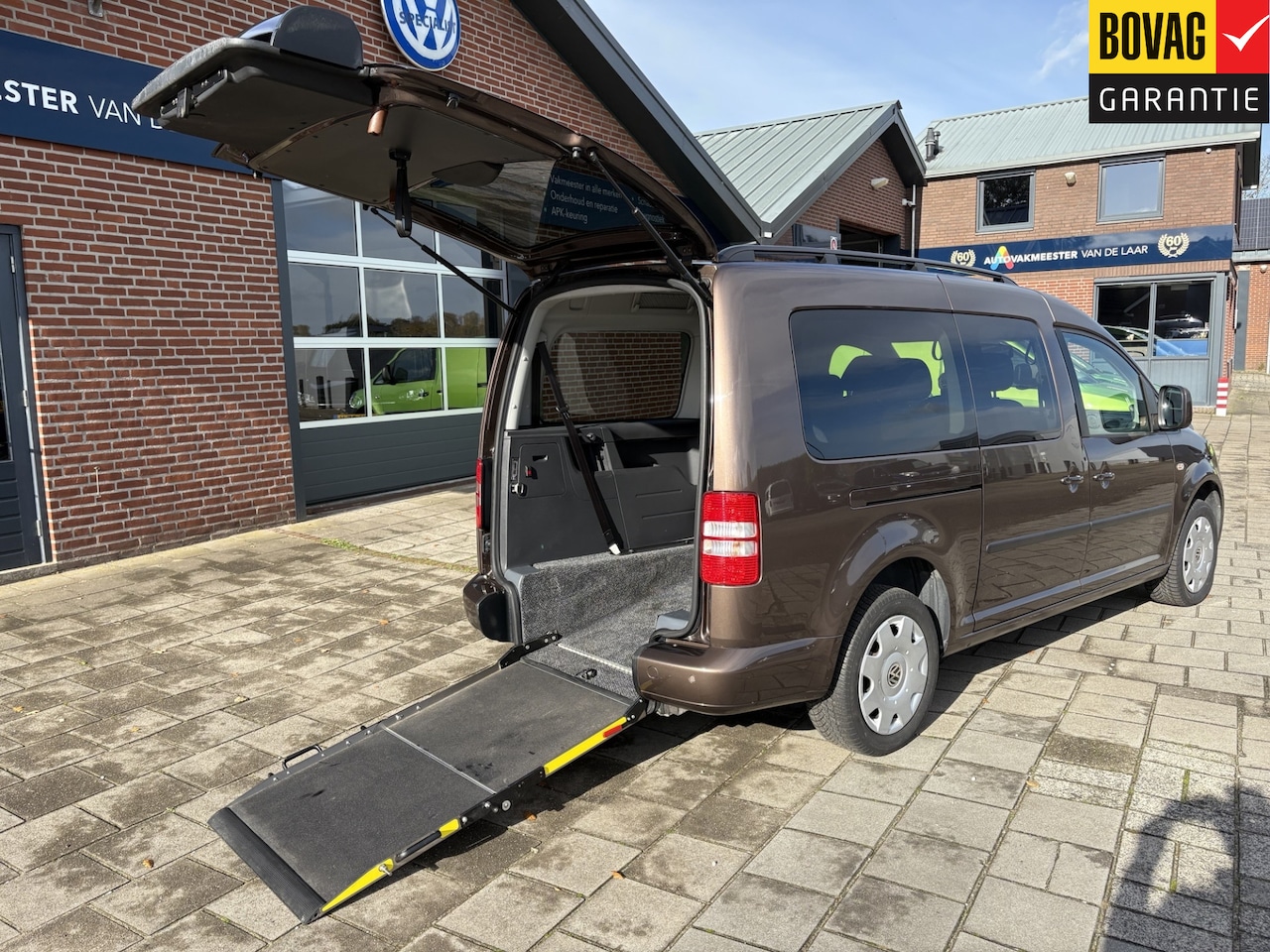 Volkswagen Caddy Maxi - 1.2 TSI Comfortline 77kw  Rolstoelauto BIERMAN 5+1 of 7  ( bodemverlaging, Airco, parkeers - AutoWereld.nl
