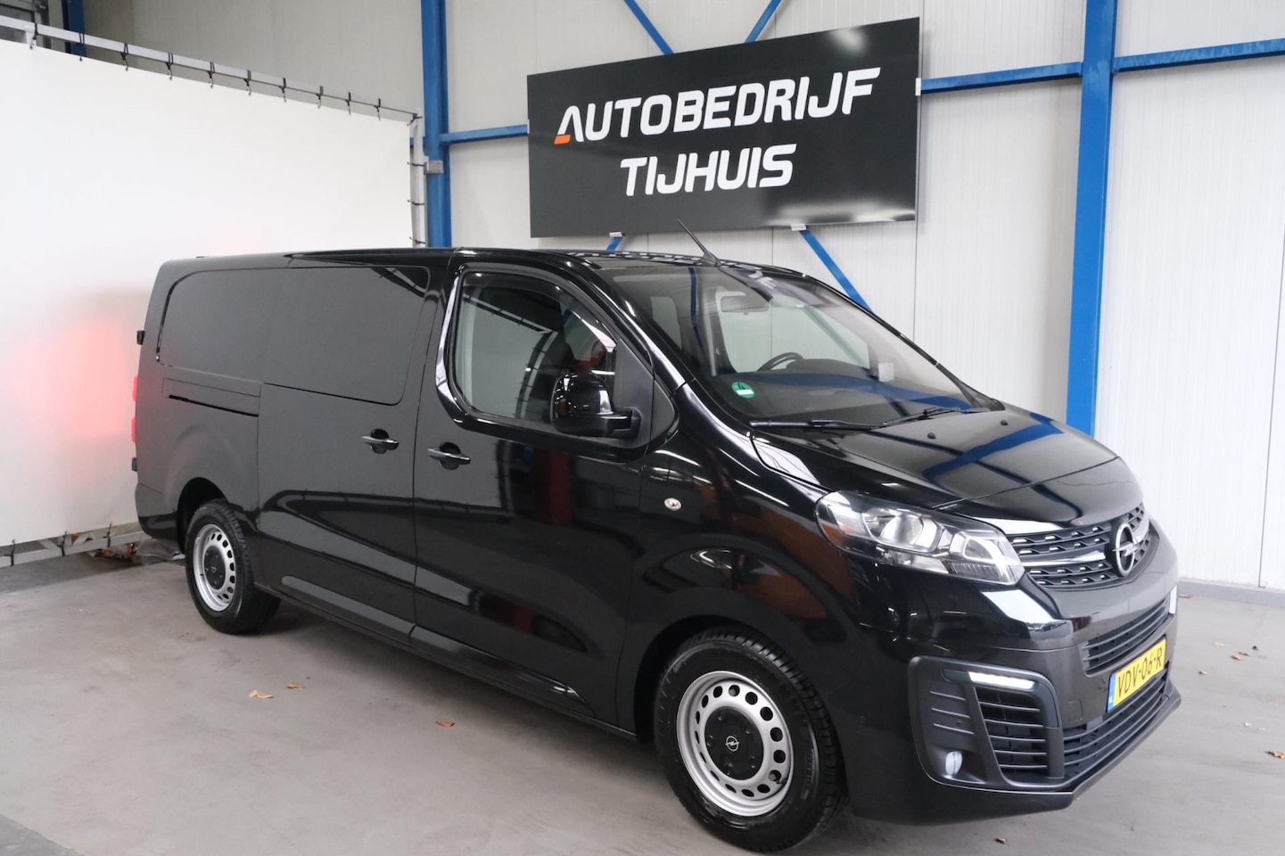 Opel Vivaro - 2.0 CDTI L3H1 DC Innovation 2x Schuifdeur - N.A.P. Airco, Cruise, Navi, PDC, Camera, Trekh - AutoWereld.nl
