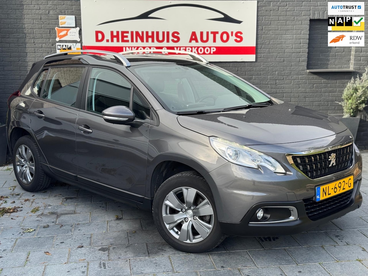 Peugeot 2008 - 1.2 Blue Lion Pano Navi Cruise - AutoWereld.nl