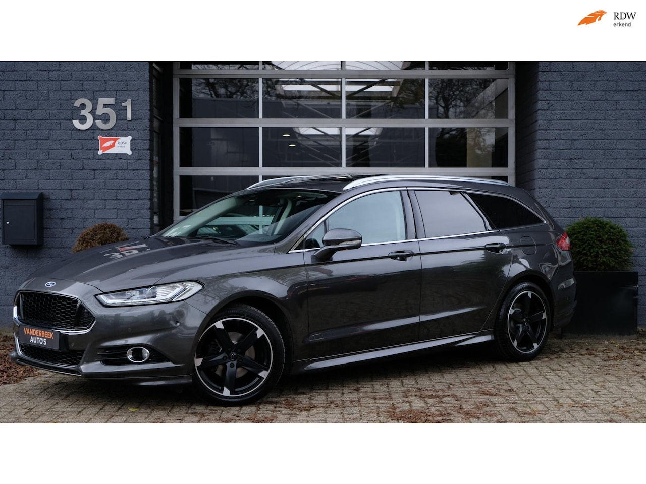Ford Mondeo Wagon - 2.0 Vignale 241PK Automaat|Navi|Pano|Camera|Vol! - AutoWereld.nl