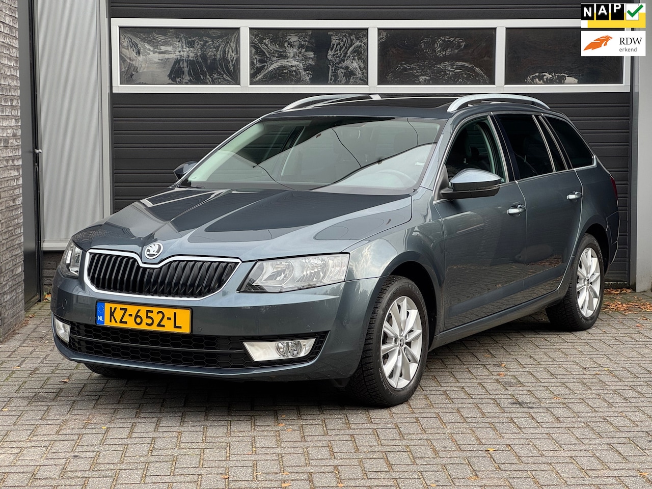 Skoda Octavia Combi - 1.0 TSI Greentech Ambition Automaat, Pano, Camera, Cruise, Climate Control, NAP - AutoWereld.nl