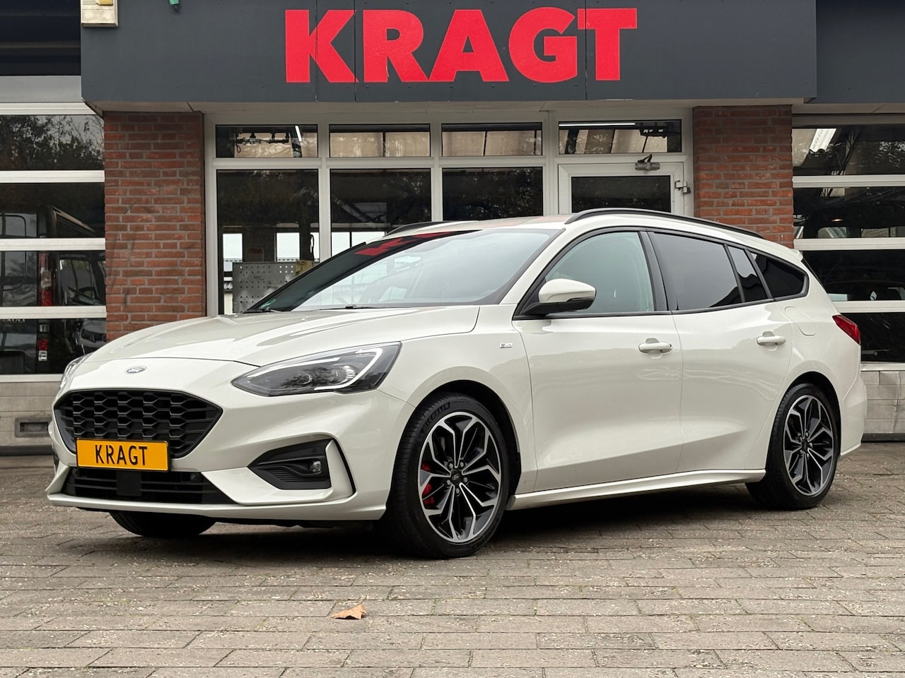 Ford Focus Wagon - ST Line X 1.5 AUTOMAAT - Afn. trekhaak - LED - 100% dealeronderhouden - AutoWereld.nl