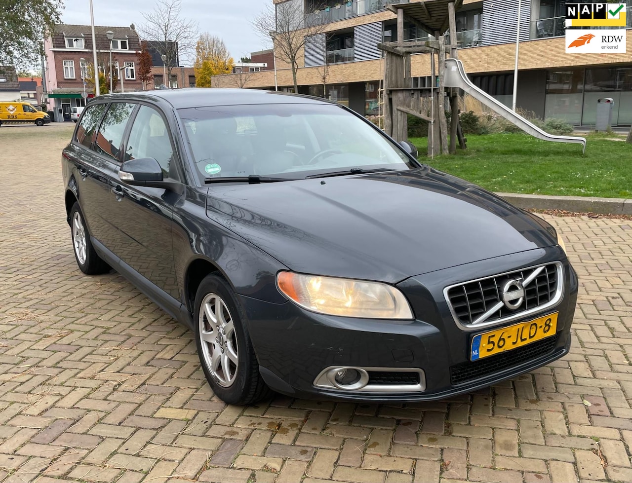 Volvo V70 - 2.4D Limited Edition 2.4D Limited Edition, Aut, Trekhaak, Geen import, Nap! - AutoWereld.nl