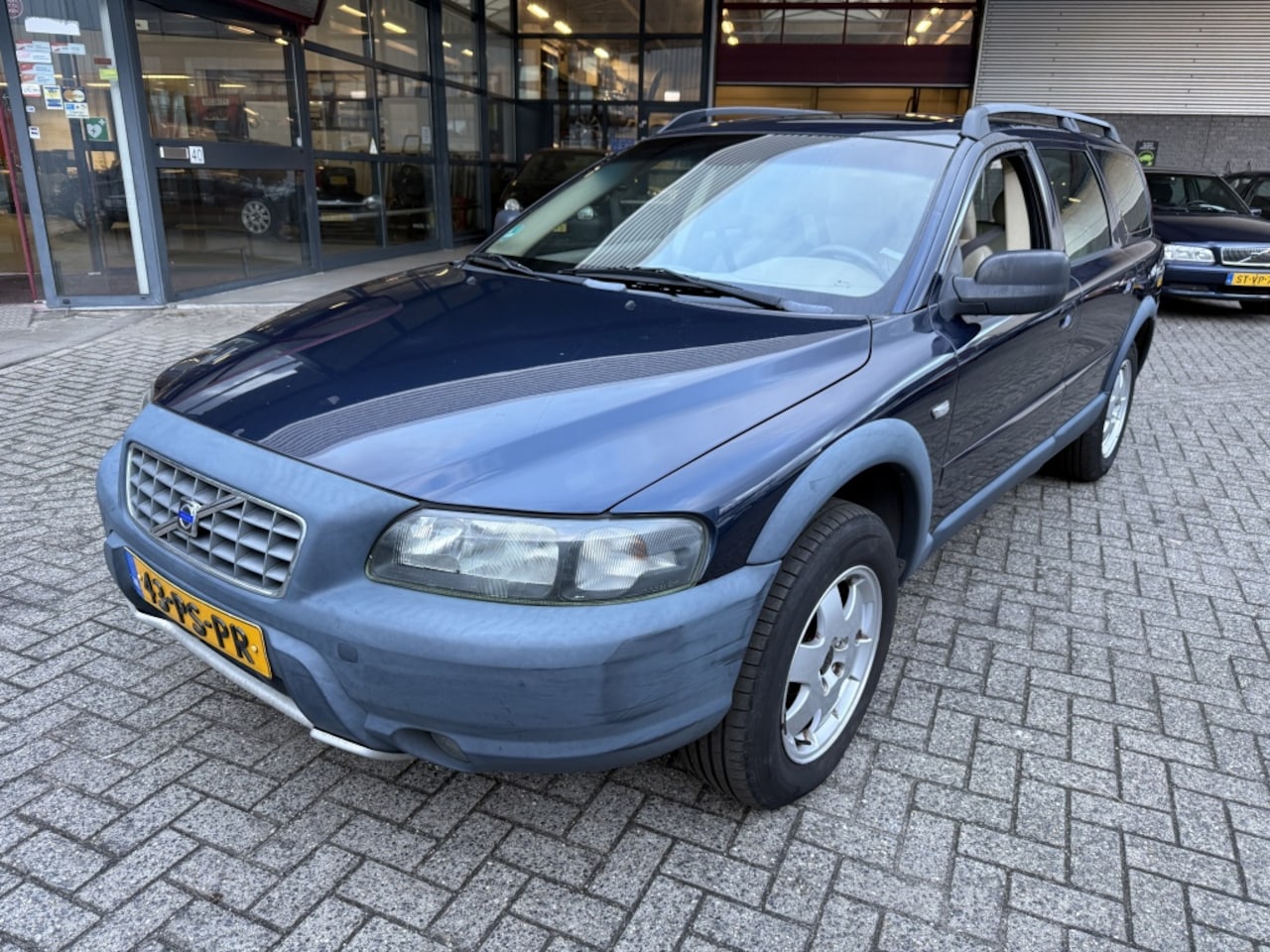 Volvo XC70 - 2.5 T Comfort Line 2.5 T Comfort Line - AutoWereld.nl