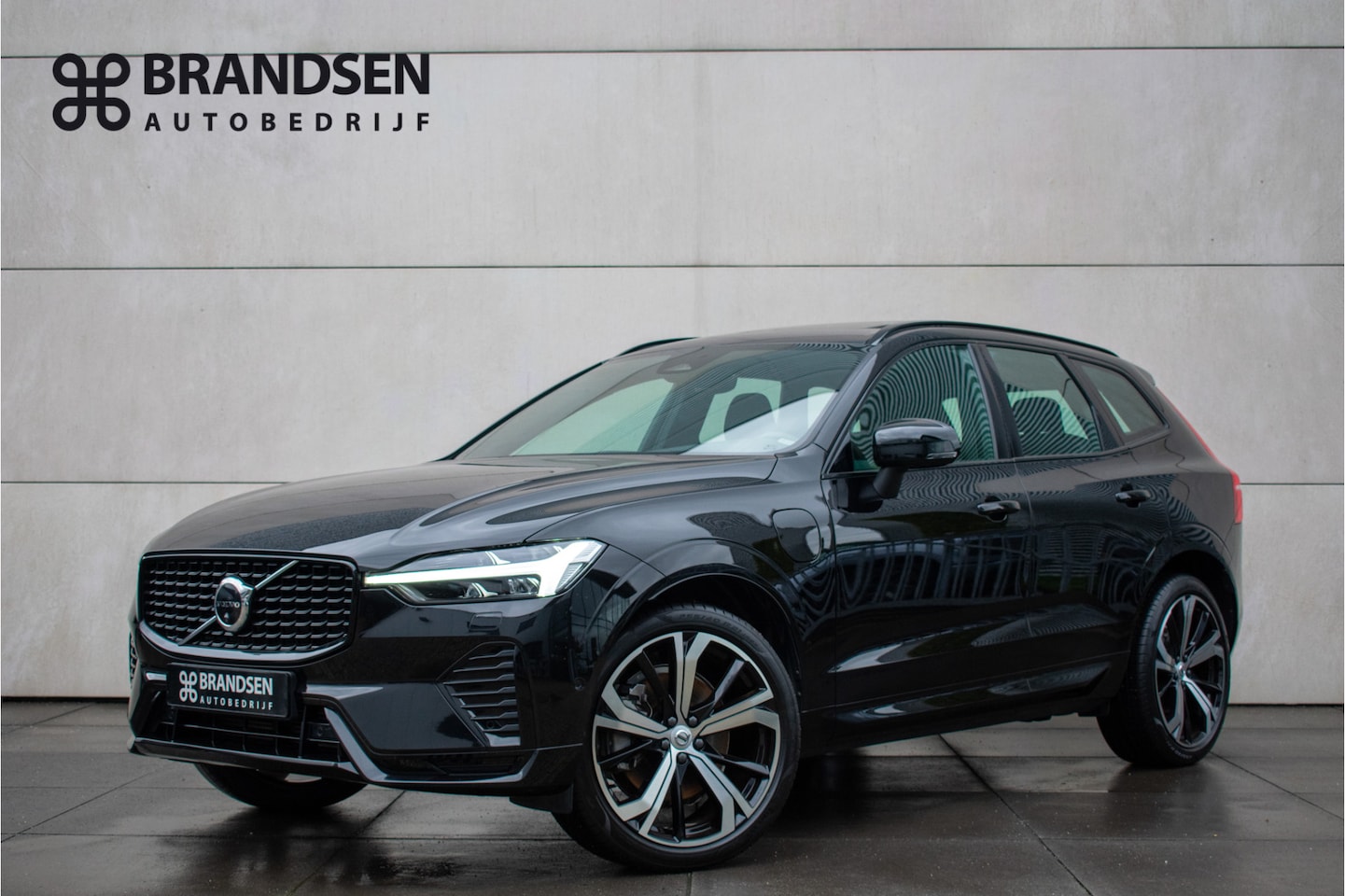 Volvo XC60 - 2.0 T8 Plug-in hybrid AWD Ultra Dark -Luchtvering-21"-Trekhaak-360 gr-Leer-Head up-Keyless - AutoWereld.nl