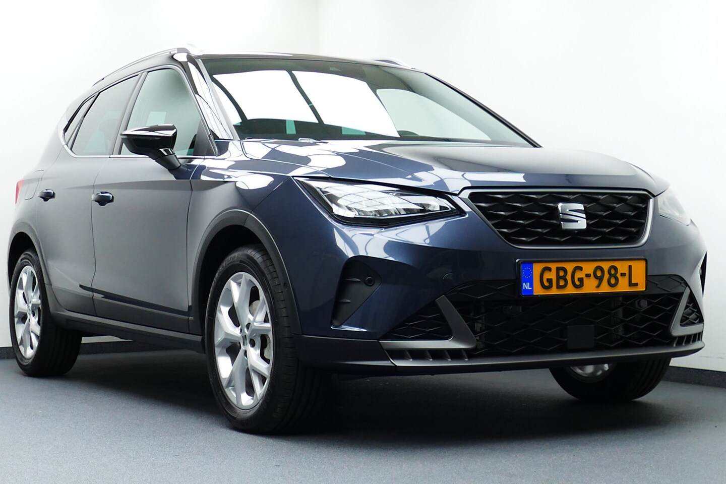 SEAT Arona - 1.0 110pk TSI FR Business. Bi Tone, StoelVerw, Camera, Adap Cruise, Full Led, Clima, - AutoWereld.nl