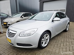 Opel Insignia - 1.6 T Edition AIRCO/CRUISE/NAVI APK 10/2026 VASTEPRIJS