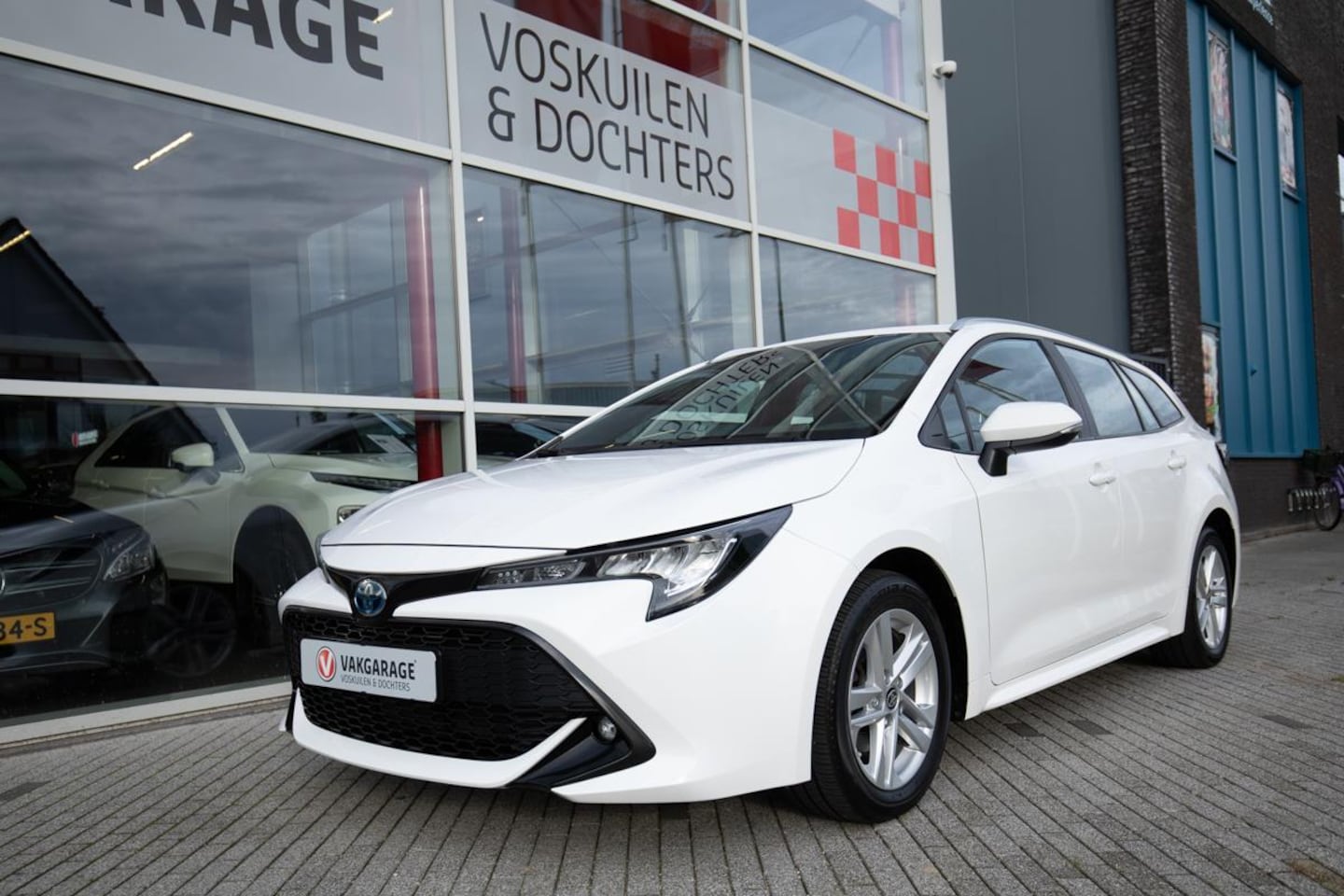 Toyota Corolla Touring Sports - 1.8 Hybrid MY22 Comfort | Stuur en stoelverwarming | Camera | Carplay - AutoWereld.nl