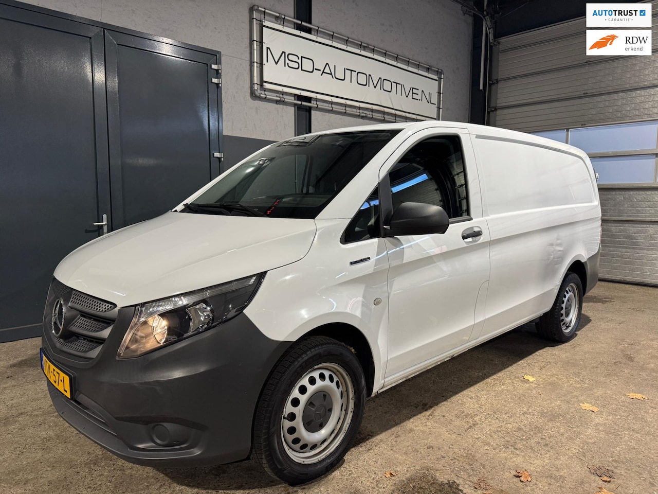 Mercedes-Benz eVito - EVito Lang 41 kWh 3 persoons Stoelverwarming Camera - AutoWereld.nl