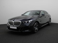 BMW 5-serie - Sedan 550e xDrive M Sportpakket | Adaptief Onderstel Professional | Driving Assistant | Ha